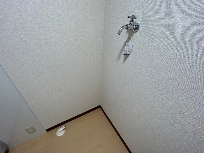物件内観写真15　(洗濯機置場)