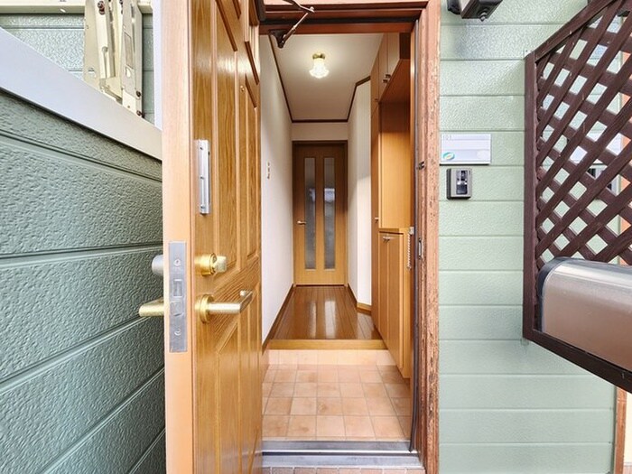 物件内観写真7　(玄関)