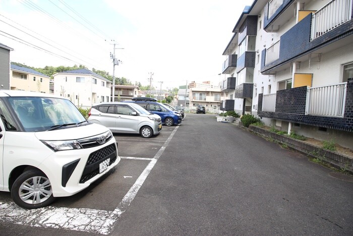 物件外観写真3　(駐車場)