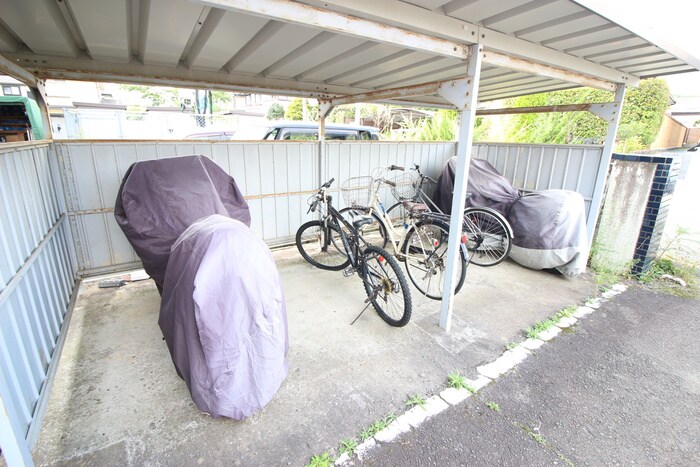 物件外観写真4　(駐輪場)