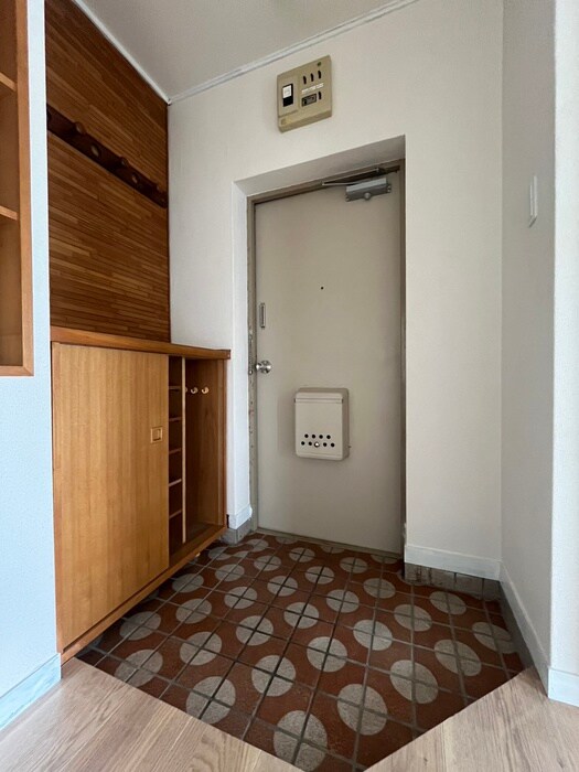 物件内観写真16　(玄関)