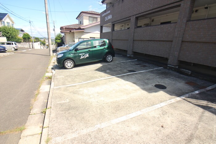 物件外観写真3　(駐車場)