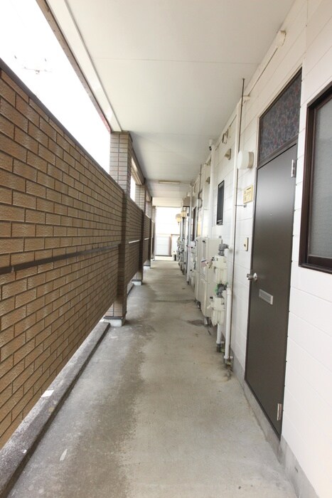 物件外観写真6　(エントランス部分)