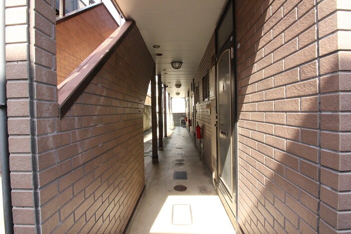 物件外観写真5　(エントランス部分)