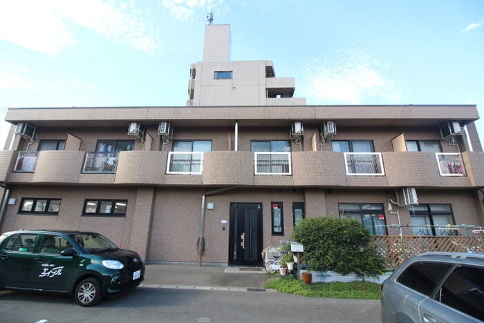 物件外観写真3　(駐車場)