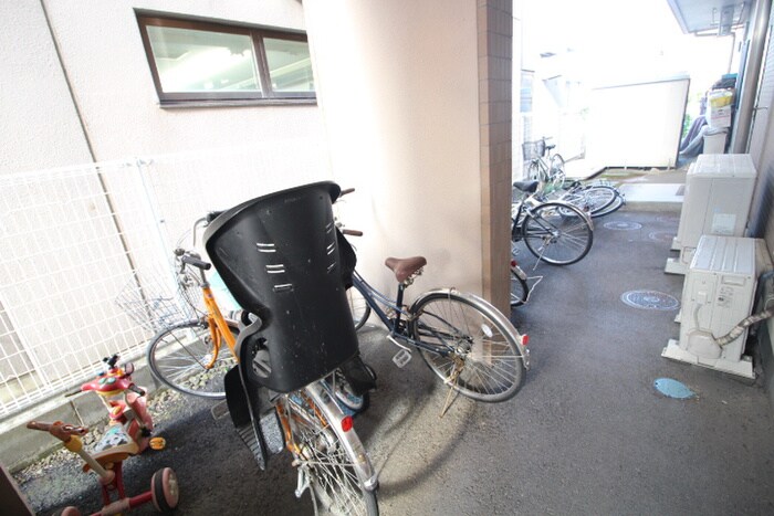 物件外観写真5　(駐輪場)