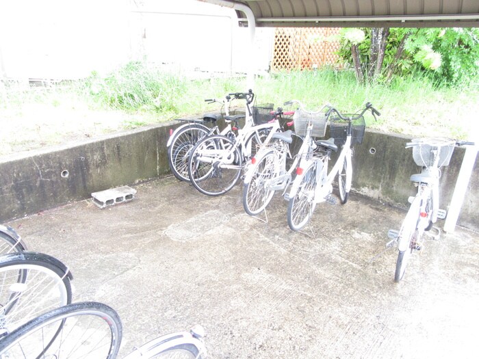 物件外観写真6　(駐輪場)