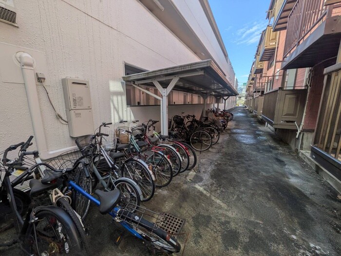 物件外観写真6　(駐輪場)