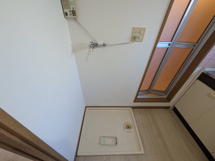 物件内観写真16　(洗濯機置場)