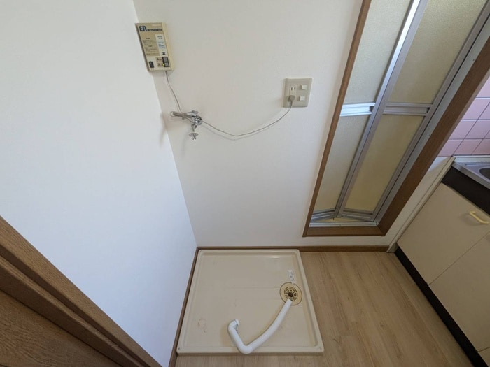 物件内観写真16　(洗濯機置場)