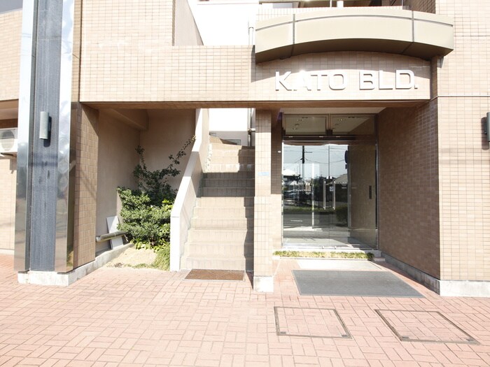 物件外観写真2　(エントランス部分)