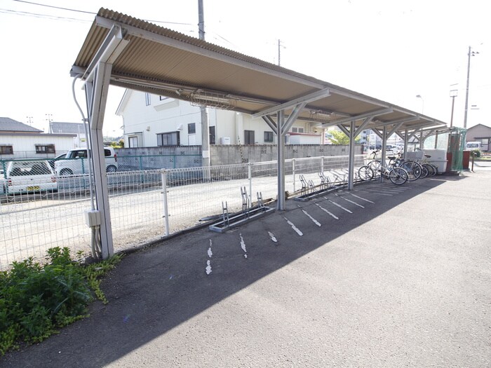 物件外観写真4　(駐輪場)