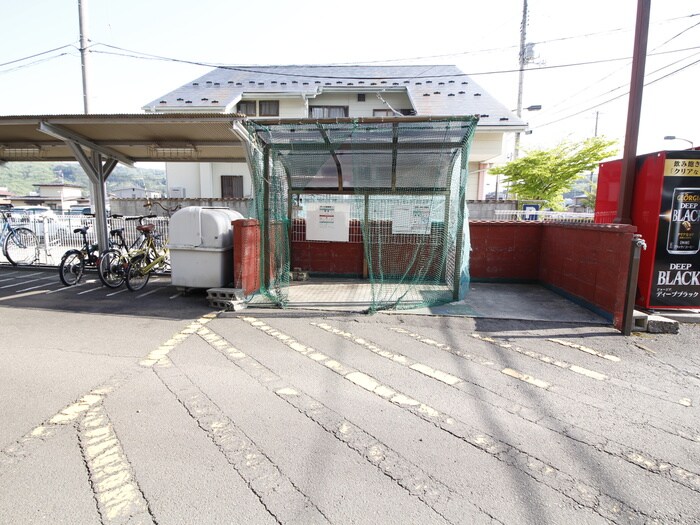 物件外観写真5　(駐車場)