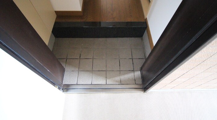 物件内観写真16　(玄関)