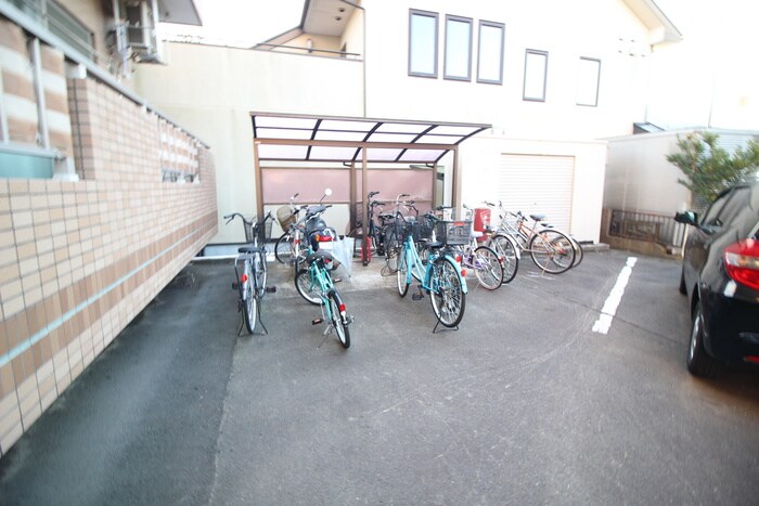物件外観写真3　(駐輪場)