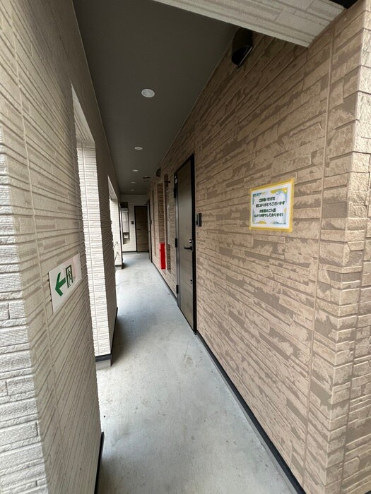 物件外観写真4　(エントランス部分)