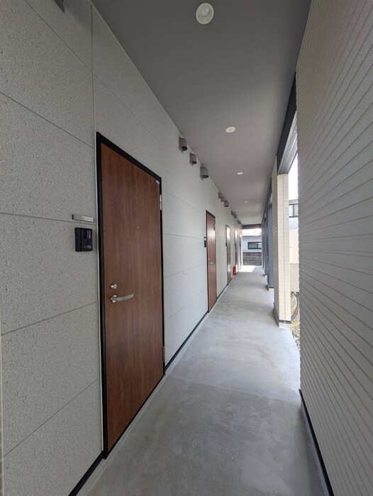 物件外観写真4　(エントランス部分)