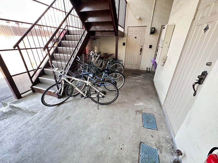 物件外観写真3　(駐輪場)