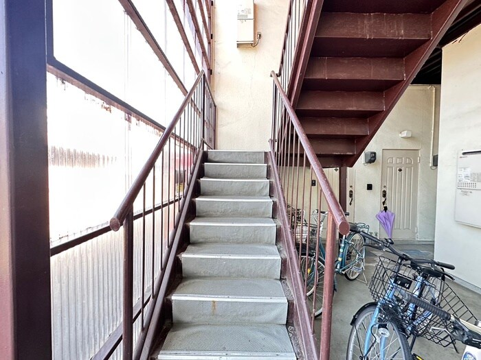 物件外観写真4　(エントランス部分)