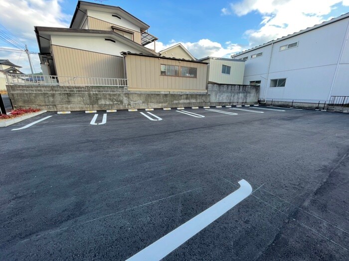 物件外観写真6　(駐車場)