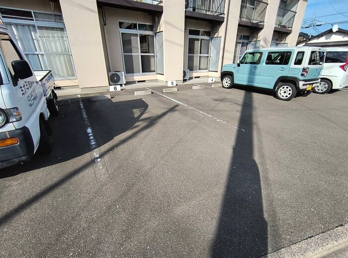 物件外観写真3　(駐車場)