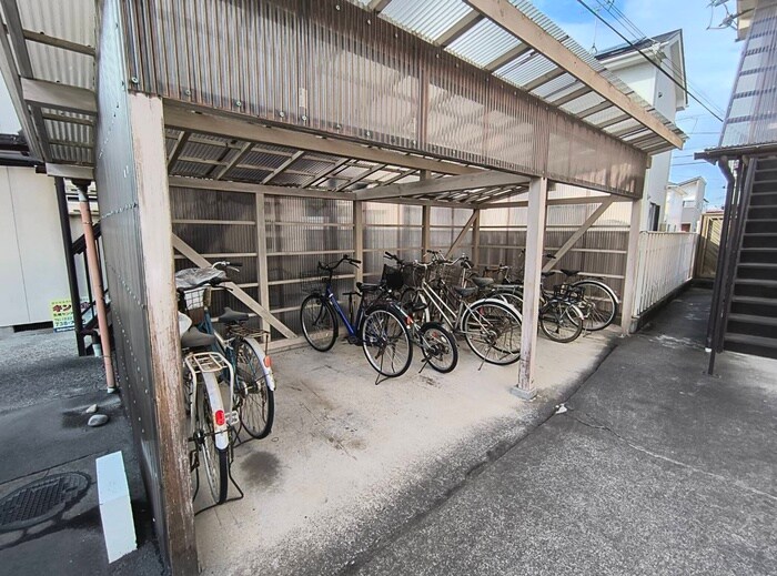 物件外観写真4　(駐輪場)