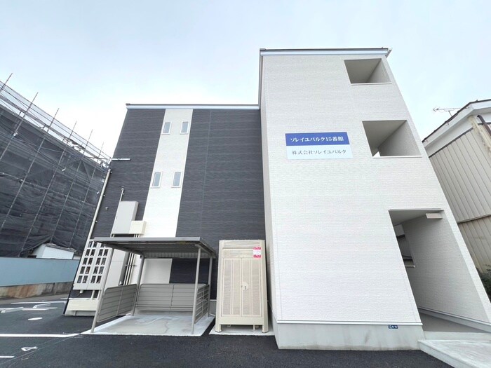 物件外観写真3　(エントランス部分)