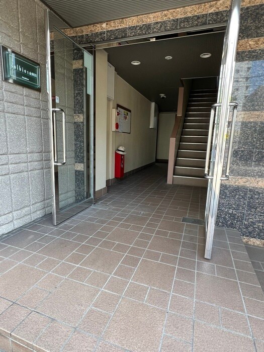 物件外観写真4　(エントランス部分)