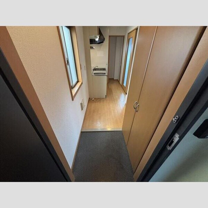 物件内観写真14　(玄関)