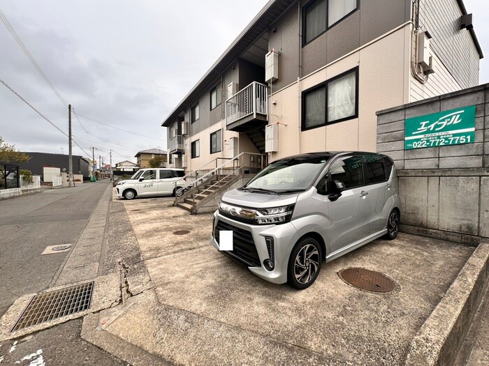 物件外観写真2　(駐車場)