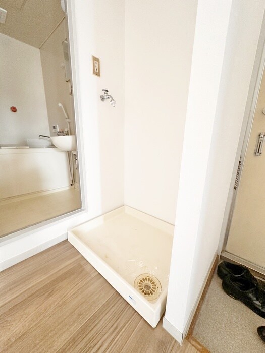 物件内観写真10　(洗濯機置場)