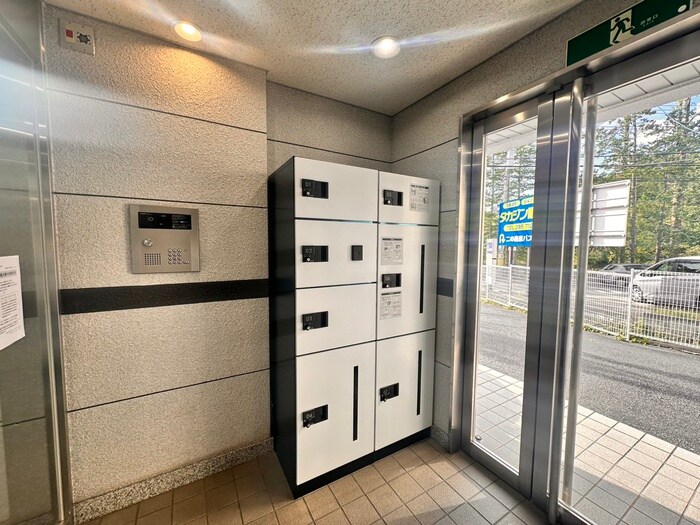 物件外観写真2　(エントランス部分)