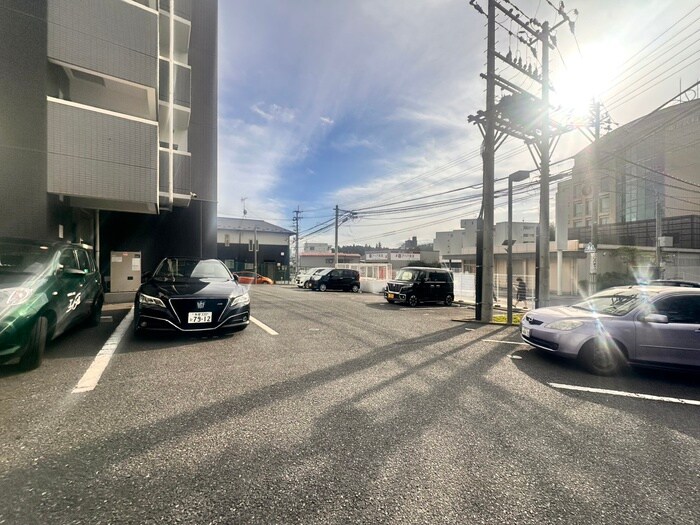 物件外観写真6　(駐車場)