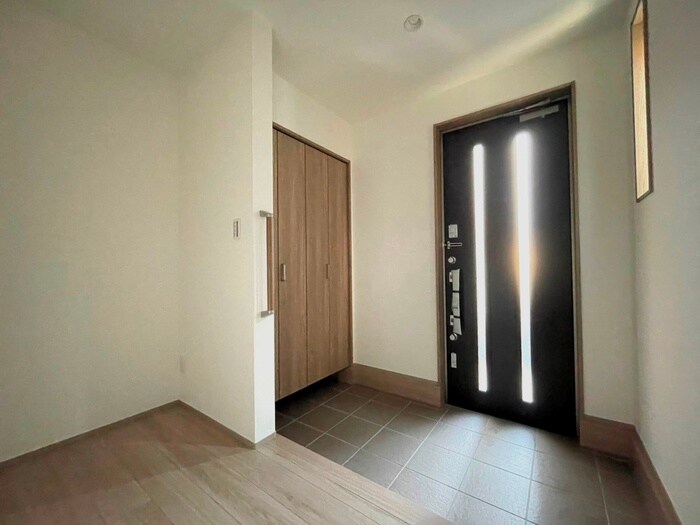 物件内観写真18　(玄関)