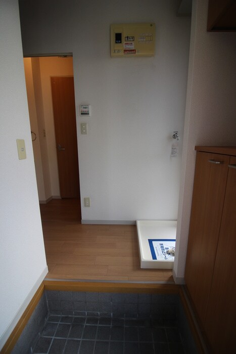 物件内観写真4　(玄関)