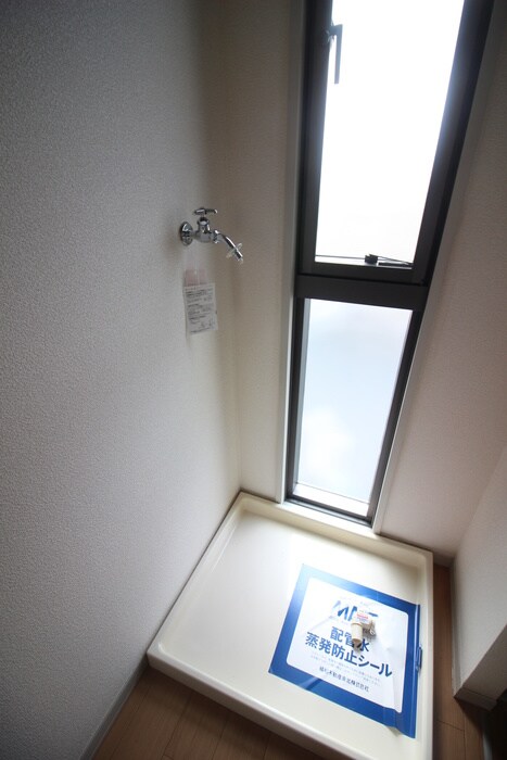 物件内観写真5　(洗濯機置場)