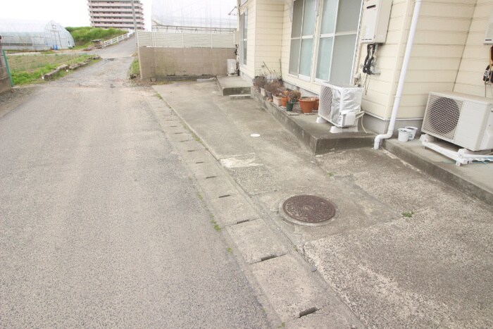物件外観写真5　(駐車場)