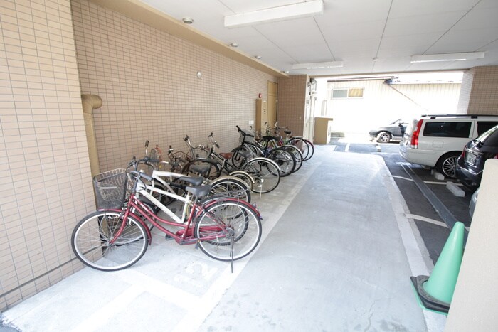 物件外観写真4　(駐輪場)