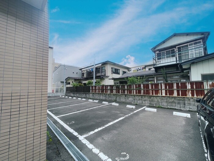 物件外観写真6　(駐車場)