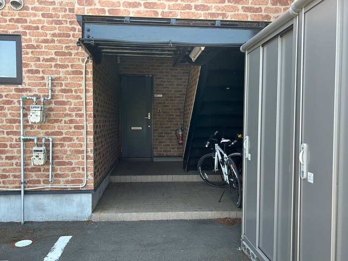 物件外観写真5　(エントランス部分)