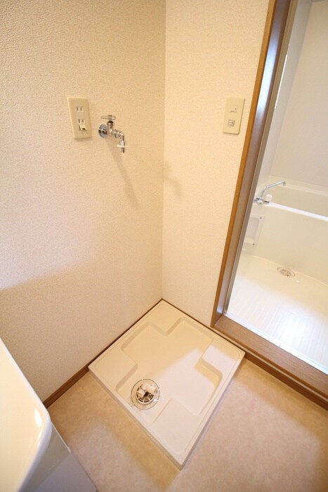 物件内観写真15　(洗濯機置場)