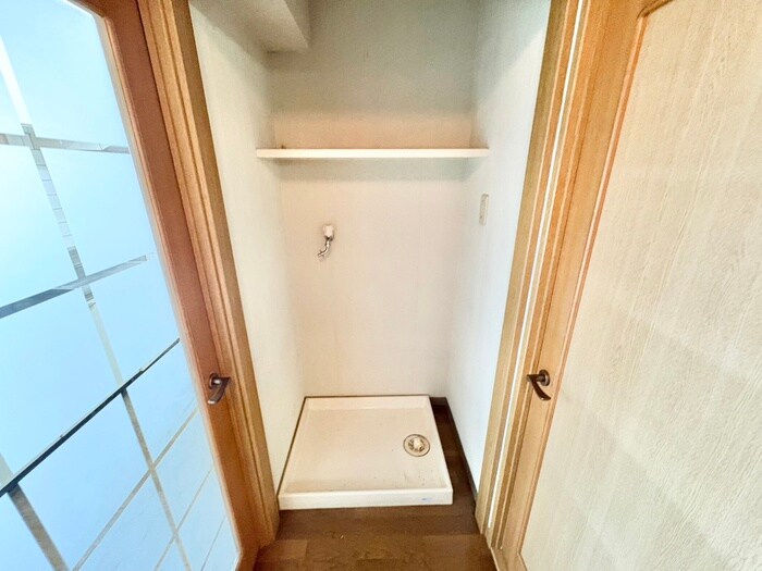 物件内観写真12　(洗濯機置場)