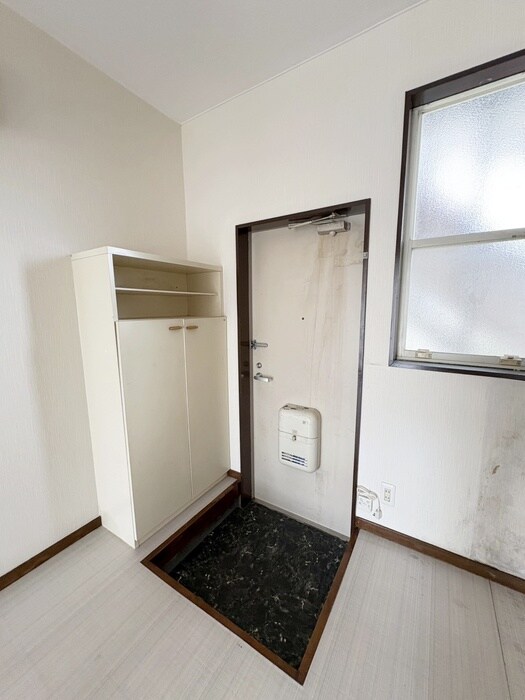 物件内観写真16　(玄関)