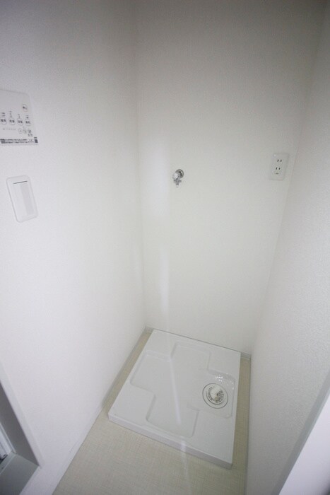 物件内観写真15　(洗濯機置場)