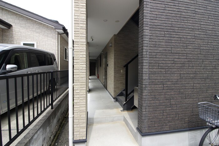 物件外観写真5　(エントランス部分)