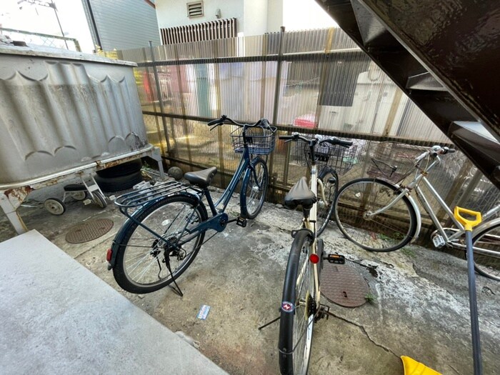 物件外観写真3　(駐輪場)