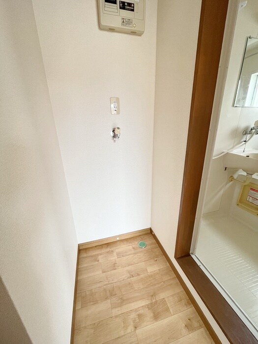 物件内観写真10　(洗濯機置場)