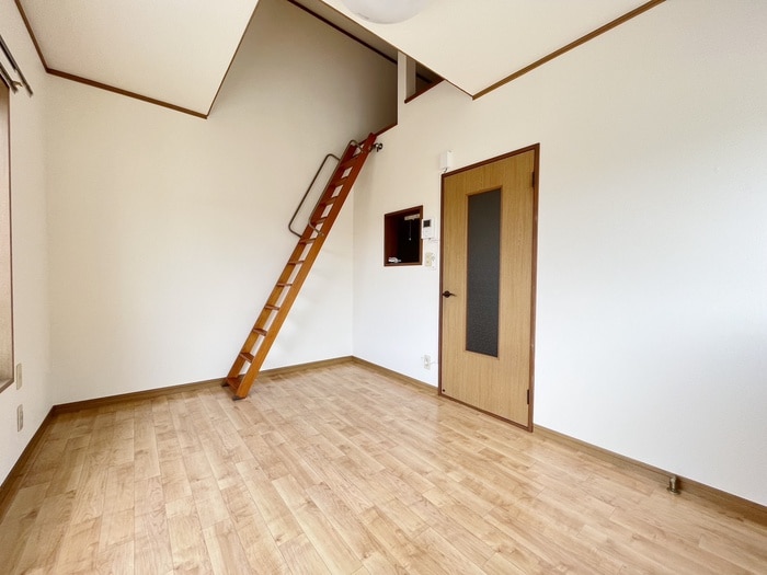 マルヤパラ－ストの居室