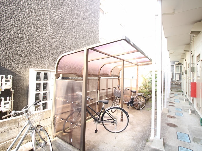 物件外観写真5　(駐輪場)