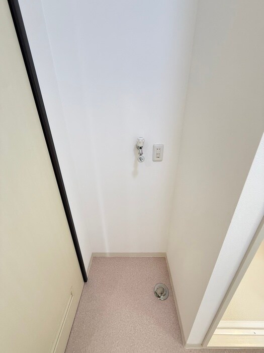 物件内観写真12　(洗濯機置場)